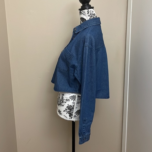 3/$15 Forever 21 crop denim shirt M - Picture 3 of 6